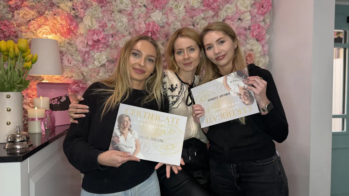 Paulina Sielska z dwiema absolwentkami szkolenia Basic Brows Powder & Ombre
